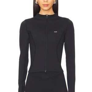 437 The Curve Jacket in Black